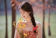 “周芷若”邱意浓发写真大秀美腿！-沐风文化